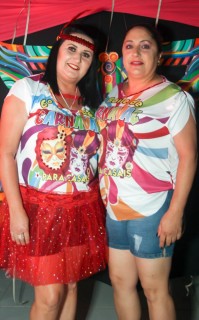 
<a style='margin-left: 5px;' class='btn btn-xs btn-social btn-facebook' href='https://www.facebook.com/sharer/sharer.php?u=https://www.galeramix.com.br/imagem/a113/800-800-90/conteudo/site_galerias/113/baile-de-carnaval-para-casais-ctg-fogao-de-lenha-tijucas-galeramix-12.jpg' rel='popup' data-width='500' data-height='400'><i class='fa fa-facebook'></i>Compartilhar <span class='hidden-xs'>no Facebook</span>
</a> 
<a class='btn btn-default btn-xs' target='_blank' href='imagem/a113/800-800-90/conteudo/site_galerias/113/baile-de-carnaval-para-casais-ctg-fogao-de-lenha-tijucas-galeramix-12.jpg'>
<span class='glyphicon glyphicon-cloud-download'></span> Salvar
</a>
