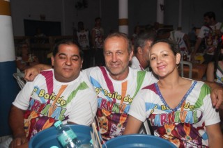 
<a style='margin-left: 5px;' class='btn btn-xs btn-social btn-facebook' href='https://www.facebook.com/sharer/sharer.php?u=https://www.galeramix.com.br/imagem/a113/800-800-90/conteudo/site_galerias/113/baile-de-carnaval-para-casais-ctg-fogao-de-lenha-tijucas-galeramix-123.jpg' rel='popup' data-width='500' data-height='400'><i class='fa fa-facebook'></i>Compartilhar <span class='hidden-xs'>no Facebook</span>
</a> 
<a class='btn btn-default btn-xs' target='_blank' href='imagem/a113/800-800-90/conteudo/site_galerias/113/baile-de-carnaval-para-casais-ctg-fogao-de-lenha-tijucas-galeramix-123.jpg'>
<span class='glyphicon glyphicon-cloud-download'></span> Salvar
</a>
