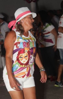 
<a style='margin-left: 5px;' class='btn btn-xs btn-social btn-facebook' href='https://www.facebook.com/sharer/sharer.php?u=https://www.galeramix.com.br/imagem/a113/800-800-90/conteudo/site_galerias/113/baile-de-carnaval-para-casais-ctg-fogao-de-lenha-tijucas-galeramix-127.jpg' rel='popup' data-width='500' data-height='400'><i class='fa fa-facebook'></i>Compartilhar <span class='hidden-xs'>no Facebook</span>
</a> 
<a class='btn btn-default btn-xs' target='_blank' href='imagem/a113/800-800-90/conteudo/site_galerias/113/baile-de-carnaval-para-casais-ctg-fogao-de-lenha-tijucas-galeramix-127.jpg'>
<span class='glyphicon glyphicon-cloud-download'></span> Salvar
</a>
