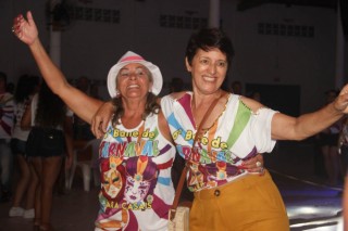 
<a style='margin-left: 5px;' class='btn btn-xs btn-social btn-facebook' href='https://www.facebook.com/sharer/sharer.php?u=https://www.galeramix.com.br/imagem/a113/800-800-90/conteudo/site_galerias/113/baile-de-carnaval-para-casais-ctg-fogao-de-lenha-tijucas-galeramix-129.jpg' rel='popup' data-width='500' data-height='400'><i class='fa fa-facebook'></i>Compartilhar <span class='hidden-xs'>no Facebook</span>
</a> 
<a class='btn btn-default btn-xs' target='_blank' href='imagem/a113/800-800-90/conteudo/site_galerias/113/baile-de-carnaval-para-casais-ctg-fogao-de-lenha-tijucas-galeramix-129.jpg'>
<span class='glyphicon glyphicon-cloud-download'></span> Salvar
</a>
