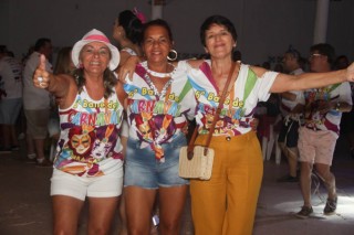 
<a style='margin-left: 5px;' class='btn btn-xs btn-social btn-facebook' href='https://www.facebook.com/sharer/sharer.php?u=https://www.galeramix.com.br/imagem/a113/800-800-90/conteudo/site_galerias/113/baile-de-carnaval-para-casais-ctg-fogao-de-lenha-tijucas-galeramix-130.jpg' rel='popup' data-width='500' data-height='400'><i class='fa fa-facebook'></i>Compartilhar <span class='hidden-xs'>no Facebook</span>
</a> 
<a class='btn btn-default btn-xs' target='_blank' href='imagem/a113/800-800-90/conteudo/site_galerias/113/baile-de-carnaval-para-casais-ctg-fogao-de-lenha-tijucas-galeramix-130.jpg'>
<span class='glyphicon glyphicon-cloud-download'></span> Salvar
</a>
