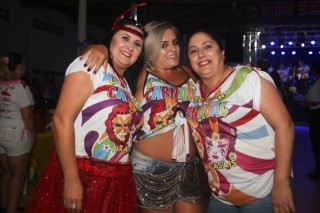 
<a style='margin-left: 5px;' class='btn btn-xs btn-social btn-facebook' href='https://www.facebook.com/sharer/sharer.php?u=https://www.galeramix.com.br/imagem/a113/800-800-90/conteudo/site_galerias/113/baile-de-carnaval-para-casais-ctg-fogao-de-lenha-tijucas-galeramix-135.jpg' rel='popup' data-width='500' data-height='400'><i class='fa fa-facebook'></i>Compartilhar <span class='hidden-xs'>no Facebook</span>
</a> 
<a class='btn btn-default btn-xs' target='_blank' href='imagem/a113/800-800-90/conteudo/site_galerias/113/baile-de-carnaval-para-casais-ctg-fogao-de-lenha-tijucas-galeramix-135.jpg'>
<span class='glyphicon glyphicon-cloud-download'></span> Salvar
</a>
