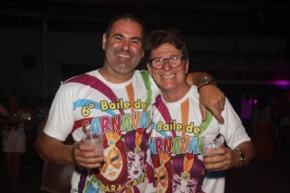 
<a style='margin-left: 5px;' class='btn btn-xs btn-social btn-facebook' href='https://www.facebook.com/sharer/sharer.php?u=https://www.galeramix.com.br/imagem/a113/800-800-90/conteudo/site_galerias/113/baile-de-carnaval-para-casais-ctg-fogao-de-lenha-tijucas-galeramix-142.jpg' rel='popup' data-width='500' data-height='400'><i class='fa fa-facebook'></i>Compartilhar <span class='hidden-xs'>no Facebook</span>
</a> 
<a class='btn btn-default btn-xs' target='_blank' href='imagem/a113/800-800-90/conteudo/site_galerias/113/baile-de-carnaval-para-casais-ctg-fogao-de-lenha-tijucas-galeramix-142.jpg'>
<span class='glyphicon glyphicon-cloud-download'></span> Salvar
</a>
