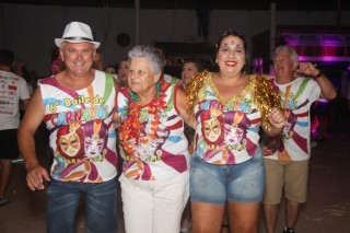 
<a style='margin-left: 5px;' class='btn btn-xs btn-social btn-facebook' href='https://www.facebook.com/sharer/sharer.php?u=https://www.galeramix.com.br/imagem/a113/800-800-90/conteudo/site_galerias/113/baile-de-carnaval-para-casais-ctg-fogao-de-lenha-tijucas-galeramix-143.jpg' rel='popup' data-width='500' data-height='400'><i class='fa fa-facebook'></i>Compartilhar <span class='hidden-xs'>no Facebook</span>
</a> 
<a class='btn btn-default btn-xs' target='_blank' href='imagem/a113/800-800-90/conteudo/site_galerias/113/baile-de-carnaval-para-casais-ctg-fogao-de-lenha-tijucas-galeramix-143.jpg'>
<span class='glyphicon glyphicon-cloud-download'></span> Salvar
</a>
