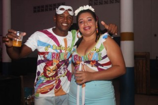 
<a style='margin-left: 5px;' class='btn btn-xs btn-social btn-facebook' href='https://www.facebook.com/sharer/sharer.php?u=https://www.galeramix.com.br/imagem/a113/800-800-90/conteudo/site_galerias/113/baile-de-carnaval-para-casais-ctg-fogao-de-lenha-tijucas-galeramix-147.jpg' rel='popup' data-width='500' data-height='400'><i class='fa fa-facebook'></i>Compartilhar <span class='hidden-xs'>no Facebook</span>
</a> 
<a class='btn btn-default btn-xs' target='_blank' href='imagem/a113/800-800-90/conteudo/site_galerias/113/baile-de-carnaval-para-casais-ctg-fogao-de-lenha-tijucas-galeramix-147.jpg'>
<span class='glyphicon glyphicon-cloud-download'></span> Salvar
</a>
