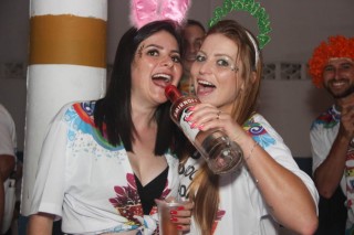 
<a style='margin-left: 5px;' class='btn btn-xs btn-social btn-facebook' href='https://www.facebook.com/sharer/sharer.php?u=https://www.galeramix.com.br/imagem/a113/800-800-90/conteudo/site_galerias/113/baile-de-carnaval-para-casais-ctg-fogao-de-lenha-tijucas-galeramix-149.jpg' rel='popup' data-width='500' data-height='400'><i class='fa fa-facebook'></i>Compartilhar <span class='hidden-xs'>no Facebook</span>
</a> 
<a class='btn btn-default btn-xs' target='_blank' href='imagem/a113/800-800-90/conteudo/site_galerias/113/baile-de-carnaval-para-casais-ctg-fogao-de-lenha-tijucas-galeramix-149.jpg'>
<span class='glyphicon glyphicon-cloud-download'></span> Salvar
</a>
