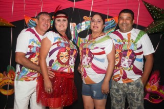 
<a style='margin-left: 5px;' class='btn btn-xs btn-social btn-facebook' href='https://www.facebook.com/sharer/sharer.php?u=https://www.galeramix.com.br/imagem/a113/800-800-90/conteudo/site_galerias/113/baile-de-carnaval-para-casais-ctg-fogao-de-lenha-tijucas-galeramix-15.jpg' rel='popup' data-width='500' data-height='400'><i class='fa fa-facebook'></i>Compartilhar <span class='hidden-xs'>no Facebook</span>
</a> 
<a class='btn btn-default btn-xs' target='_blank' href='imagem/a113/800-800-90/conteudo/site_galerias/113/baile-de-carnaval-para-casais-ctg-fogao-de-lenha-tijucas-galeramix-15.jpg'>
<span class='glyphicon glyphicon-cloud-download'></span> Salvar
</a>
