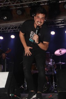 
<a style='margin-left: 5px;' class='btn btn-xs btn-social btn-facebook' href='https://www.facebook.com/sharer/sharer.php?u=https://www.galeramix.com.br/imagem/a113/800-800-90/conteudo/site_galerias/113/baile-de-carnaval-para-casais-ctg-fogao-de-lenha-tijucas-galeramix-161.jpg' rel='popup' data-width='500' data-height='400'><i class='fa fa-facebook'></i>Compartilhar <span class='hidden-xs'>no Facebook</span>
</a> 
<a class='btn btn-default btn-xs' target='_blank' href='imagem/a113/800-800-90/conteudo/site_galerias/113/baile-de-carnaval-para-casais-ctg-fogao-de-lenha-tijucas-galeramix-161.jpg'>
<span class='glyphicon glyphicon-cloud-download'></span> Salvar
</a>
