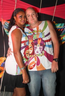 
<a style='margin-left: 5px;' class='btn btn-xs btn-social btn-facebook' href='https://www.facebook.com/sharer/sharer.php?u=https://www.galeramix.com.br/imagem/a113/800-800-90/conteudo/site_galerias/113/baile-de-carnaval-para-casais-ctg-fogao-de-lenha-tijucas-galeramix-29.jpg' rel='popup' data-width='500' data-height='400'><i class='fa fa-facebook'></i>Compartilhar <span class='hidden-xs'>no Facebook</span>
</a> 
<a class='btn btn-default btn-xs' target='_blank' href='imagem/a113/800-800-90/conteudo/site_galerias/113/baile-de-carnaval-para-casais-ctg-fogao-de-lenha-tijucas-galeramix-29.jpg'>
<span class='glyphicon glyphicon-cloud-download'></span> Salvar
</a>
