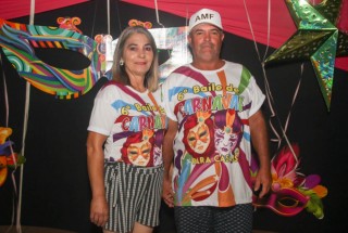 
<a style='margin-left: 5px;' class='btn btn-xs btn-social btn-facebook' href='https://www.facebook.com/sharer/sharer.php?u=https://www.galeramix.com.br/imagem/a113/800-800-90/conteudo/site_galerias/113/baile-de-carnaval-para-casais-ctg-fogao-de-lenha-tijucas-galeramix-36.jpg' rel='popup' data-width='500' data-height='400'><i class='fa fa-facebook'></i>Compartilhar <span class='hidden-xs'>no Facebook</span>
</a> 
<a class='btn btn-default btn-xs' target='_blank' href='imagem/a113/800-800-90/conteudo/site_galerias/113/baile-de-carnaval-para-casais-ctg-fogao-de-lenha-tijucas-galeramix-36.jpg'>
<span class='glyphicon glyphicon-cloud-download'></span> Salvar
</a>
