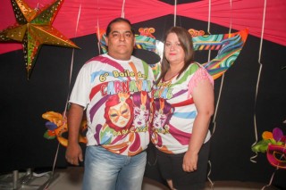 
<a style='margin-left: 5px;' class='btn btn-xs btn-social btn-facebook' href='https://www.facebook.com/sharer/sharer.php?u=https://www.galeramix.com.br/imagem/a113/800-800-90/conteudo/site_galerias/113/baile-de-carnaval-para-casais-ctg-fogao-de-lenha-tijucas-galeramix-45.jpg' rel='popup' data-width='500' data-height='400'><i class='fa fa-facebook'></i>Compartilhar <span class='hidden-xs'>no Facebook</span>
</a> 
<a class='btn btn-default btn-xs' target='_blank' href='imagem/a113/800-800-90/conteudo/site_galerias/113/baile-de-carnaval-para-casais-ctg-fogao-de-lenha-tijucas-galeramix-45.jpg'>
<span class='glyphicon glyphicon-cloud-download'></span> Salvar
</a>
