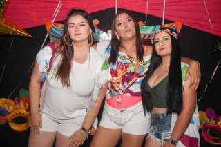 
<a style='margin-left: 5px;' class='btn btn-xs btn-social btn-facebook' href='https://www.facebook.com/sharer/sharer.php?u=https://www.galeramix.com.br/imagem/a113/800-800-90/conteudo/site_galerias/113/baile-de-carnaval-para-casais-ctg-fogao-de-lenha-tijucas-galeramix-5.jpg' rel='popup' data-width='500' data-height='400'><i class='fa fa-facebook'></i>Compartilhar <span class='hidden-xs'>no Facebook</span>
</a> 
<a class='btn btn-default btn-xs' target='_blank' href='imagem/a113/800-800-90/conteudo/site_galerias/113/baile-de-carnaval-para-casais-ctg-fogao-de-lenha-tijucas-galeramix-5.jpg'>
<span class='glyphicon glyphicon-cloud-download'></span> Salvar
</a>
