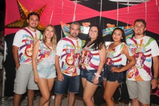 
<a style='margin-left: 5px;' class='btn btn-xs btn-social btn-facebook' href='https://www.facebook.com/sharer/sharer.php?u=https://www.galeramix.com.br/imagem/a113/800-800-90/conteudo/site_galerias/113/baile-de-carnaval-para-casais-ctg-fogao-de-lenha-tijucas-galeramix-55.jpg' rel='popup' data-width='500' data-height='400'><i class='fa fa-facebook'></i>Compartilhar <span class='hidden-xs'>no Facebook</span>
</a> 
<a class='btn btn-default btn-xs' target='_blank' href='imagem/a113/800-800-90/conteudo/site_galerias/113/baile-de-carnaval-para-casais-ctg-fogao-de-lenha-tijucas-galeramix-55.jpg'>
<span class='glyphicon glyphicon-cloud-download'></span> Salvar
</a>
