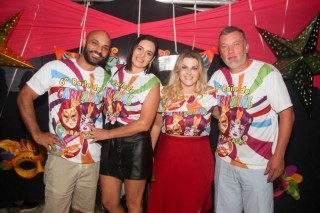 
<a style='margin-left: 5px;' class='btn btn-xs btn-social btn-facebook' href='https://www.facebook.com/sharer/sharer.php?u=https://www.galeramix.com.br/imagem/a113/800-800-90/conteudo/site_galerias/113/baile-de-carnaval-para-casais-ctg-fogao-de-lenha-tijucas-galeramix-60.jpg' rel='popup' data-width='500' data-height='400'><i class='fa fa-facebook'></i>Compartilhar <span class='hidden-xs'>no Facebook</span>
</a> 
<a class='btn btn-default btn-xs' target='_blank' href='imagem/a113/800-800-90/conteudo/site_galerias/113/baile-de-carnaval-para-casais-ctg-fogao-de-lenha-tijucas-galeramix-60.jpg'>
<span class='glyphicon glyphicon-cloud-download'></span> Salvar
</a>
