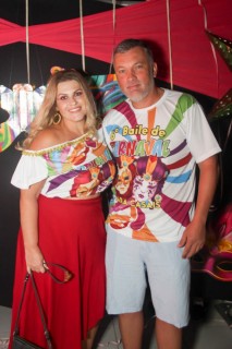 
<a style='margin-left: 5px;' class='btn btn-xs btn-social btn-facebook' href='https://www.facebook.com/sharer/sharer.php?u=https://www.galeramix.com.br/imagem/a113/800-800-90/conteudo/site_galerias/113/baile-de-carnaval-para-casais-ctg-fogao-de-lenha-tijucas-galeramix-62.jpg' rel='popup' data-width='500' data-height='400'><i class='fa fa-facebook'></i>Compartilhar <span class='hidden-xs'>no Facebook</span>
</a> 
<a class='btn btn-default btn-xs' target='_blank' href='imagem/a113/800-800-90/conteudo/site_galerias/113/baile-de-carnaval-para-casais-ctg-fogao-de-lenha-tijucas-galeramix-62.jpg'>
<span class='glyphicon glyphicon-cloud-download'></span> Salvar
</a>
