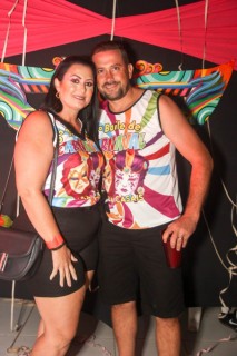 
<a style='margin-left: 5px;' class='btn btn-xs btn-social btn-facebook' href='https://www.facebook.com/sharer/sharer.php?u=https://www.galeramix.com.br/imagem/a113/800-800-90/conteudo/site_galerias/113/baile-de-carnaval-para-casais-ctg-fogao-de-lenha-tijucas-galeramix-65.jpg' rel='popup' data-width='500' data-height='400'><i class='fa fa-facebook'></i>Compartilhar <span class='hidden-xs'>no Facebook</span>
</a> 
<a class='btn btn-default btn-xs' target='_blank' href='imagem/a113/800-800-90/conteudo/site_galerias/113/baile-de-carnaval-para-casais-ctg-fogao-de-lenha-tijucas-galeramix-65.jpg'>
<span class='glyphicon glyphicon-cloud-download'></span> Salvar
</a>
