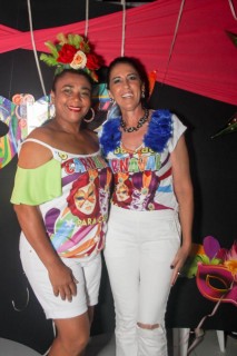 
<a style='margin-left: 5px;' class='btn btn-xs btn-social btn-facebook' href='https://www.facebook.com/sharer/sharer.php?u=https://www.galeramix.com.br/imagem/a113/800-800-90/conteudo/site_galerias/113/baile-de-carnaval-para-casais-ctg-fogao-de-lenha-tijucas-galeramix-70.jpg' rel='popup' data-width='500' data-height='400'><i class='fa fa-facebook'></i>Compartilhar <span class='hidden-xs'>no Facebook</span>
</a> 
<a class='btn btn-default btn-xs' target='_blank' href='imagem/a113/800-800-90/conteudo/site_galerias/113/baile-de-carnaval-para-casais-ctg-fogao-de-lenha-tijucas-galeramix-70.jpg'>
<span class='glyphicon glyphicon-cloud-download'></span> Salvar
</a>
