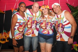 
<a style='margin-left: 5px;' class='btn btn-xs btn-social btn-facebook' href='https://www.facebook.com/sharer/sharer.php?u=https://www.galeramix.com.br/imagem/a113/800-800-90/conteudo/site_galerias/113/baile-de-carnaval-para-casais-ctg-fogao-de-lenha-tijucas-galeramix-76.jpg' rel='popup' data-width='500' data-height='400'><i class='fa fa-facebook'></i>Compartilhar <span class='hidden-xs'>no Facebook</span>
</a> 
<a class='btn btn-default btn-xs' target='_blank' href='imagem/a113/800-800-90/conteudo/site_galerias/113/baile-de-carnaval-para-casais-ctg-fogao-de-lenha-tijucas-galeramix-76.jpg'>
<span class='glyphicon glyphicon-cloud-download'></span> Salvar
</a>
