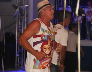 
<a style='margin-left: 5px;' class='btn btn-xs btn-social btn-facebook' href='https://www.facebook.com/sharer/sharer.php?u=https://www.galeramix.com.br/imagem/a113/800-800-90/conteudo/site_galerias/113/baile-de-carnaval-para-casais-ctg-fogao-de-lenha-tijucas-galeramix-78.jpg' rel='popup' data-width='500' data-height='400'><i class='fa fa-facebook'></i>Compartilhar <span class='hidden-xs'>no Facebook</span>
</a> 
<a class='btn btn-default btn-xs' target='_blank' href='imagem/a113/800-800-90/conteudo/site_galerias/113/baile-de-carnaval-para-casais-ctg-fogao-de-lenha-tijucas-galeramix-78.jpg'>
<span class='glyphicon glyphicon-cloud-download'></span> Salvar
</a>
