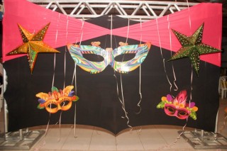 
<a style='margin-left: 5px;' class='btn btn-xs btn-social btn-facebook' href='https://www.facebook.com/sharer/sharer.php?u=https://www.galeramix.com.br/imagem/a113/800-800-90/conteudo/site_galerias/113/baile-de-carnaval-para-casais-ctg-fogao-de-lenha-tijucas-galeramix-8.jpg' rel='popup' data-width='500' data-height='400'><i class='fa fa-facebook'></i>Compartilhar <span class='hidden-xs'>no Facebook</span>
</a> 
<a class='btn btn-default btn-xs' target='_blank' href='imagem/a113/800-800-90/conteudo/site_galerias/113/baile-de-carnaval-para-casais-ctg-fogao-de-lenha-tijucas-galeramix-8.jpg'>
<span class='glyphicon glyphicon-cloud-download'></span> Salvar
</a>
