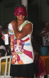 
<a style='margin-left: 5px;' class='btn btn-xs btn-social btn-facebook' href='https://www.facebook.com/sharer/sharer.php?u=https://www.galeramix.com.br/imagem/a113/800-800-90/conteudo/site_galerias/113/baile-de-carnaval-para-casais-ctg-fogao-de-lenha-tijucas-galeramix-84.jpg' rel='popup' data-width='500' data-height='400'><i class='fa fa-facebook'></i>Compartilhar <span class='hidden-xs'>no Facebook</span>
</a> 
<a class='btn btn-default btn-xs' target='_blank' href='imagem/a113/800-800-90/conteudo/site_galerias/113/baile-de-carnaval-para-casais-ctg-fogao-de-lenha-tijucas-galeramix-84.jpg'>
<span class='glyphicon glyphicon-cloud-download'></span> Salvar
</a>
