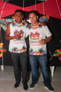 
<a style='margin-left: 5px;' class='btn btn-xs btn-social btn-facebook' href='https://www.facebook.com/sharer/sharer.php?u=https://www.galeramix.com.br/imagem/a113/800-800-90/conteudo/site_galerias/113/baile-de-carnaval-para-casais-ctg-fogao-de-lenha-tijucas-galeramix-97.jpg' rel='popup' data-width='500' data-height='400'><i class='fa fa-facebook'></i>Compartilhar <span class='hidden-xs'>no Facebook</span>
</a> 
<a class='btn btn-default btn-xs' target='_blank' href='imagem/a113/800-800-90/conteudo/site_galerias/113/baile-de-carnaval-para-casais-ctg-fogao-de-lenha-tijucas-galeramix-97.jpg'>
<span class='glyphicon glyphicon-cloud-download'></span> Salvar
</a>
