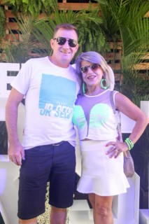 
                            <a style='margin-left: 5px;' class='btn btn-xs btn-social btn-facebook' href='https://www.facebook.com/sharer/sharer.php?u=https://www.galeramix.com.br/imagem/a114/800-800-90/conteudo/site_galerias/114/12-costelaco-junior-seco-silva-neto-canelinha-maiara-e-maraisa-galeramix-10.jpg' rel='popup' data-width='500' data-height='400'><i class='fa fa-facebook'></i>Compartilhar <span class='hidden-xs'>no Facebook</span>
                        </a> 
                        <a class='btn btn-default btn-xs' target='_blank' href='imagem/a114/800-800-90/conteudo/site_galerias/114/12-costelaco-junior-seco-silva-neto-canelinha-maiara-e-maraisa-galeramix-10.jpg'>
                            <span class='glyphicon glyphicon-cloud-download'></span> Salvar
                        </a>
                        