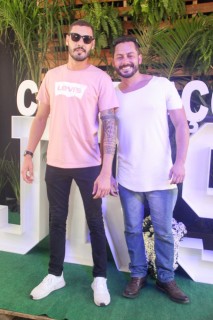 
            <a style='margin-left: 5px;' class='btn btn-xs btn-social btn-facebook' href='https://www.facebook.com/sharer/sharer.php?u=https://www.galeramix.com.br/imagem/a114/800-800-90/conteudo/site_galerias/114/12-costelaco-junior-seco-silva-neto-canelinha-maiara-e-maraisa-galeramix-103.jpg' rel='popup' data-width='500' data-height='400'><i class='fa fa-facebook'></i>Compartilhar <span class='hidden-xs'>no Facebook</span>
        </a> 
        <a class='btn btn-default btn-xs' target='_blank' href='imagem/a114/800-800-90/conteudo/site_galerias/114/12-costelaco-junior-seco-silva-neto-canelinha-maiara-e-maraisa-galeramix-103.jpg'>
            <span class='glyphicon glyphicon-cloud-download'></span> Salvar
        </a>
        