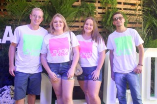 
<a style='margin-left: 5px;' class='btn btn-xs btn-social btn-facebook' href='https://www.facebook.com/sharer/sharer.php?u=https://www.galeramix.com.br/imagem/a114/800-800-90/conteudo/site_galerias/114/12-costelaco-junior-seco-silva-neto-canelinha-maiara-e-maraisa-galeramix-111.jpg' rel='popup' data-width='500' data-height='400'><i class='fa fa-facebook'></i>Compartilhar <span class='hidden-xs'>no Facebook</span>
</a> 
<a class='btn btn-default btn-xs' target='_blank' href='imagem/a114/800-800-90/conteudo/site_galerias/114/12-costelaco-junior-seco-silva-neto-canelinha-maiara-e-maraisa-galeramix-111.jpg'>
<span class='glyphicon glyphicon-cloud-download'></span> Salvar
</a>
