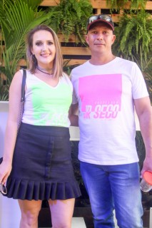 
<a style='margin-left: 5px;' class='btn btn-xs btn-social btn-facebook' href='https://www.facebook.com/sharer/sharer.php?u=https://www.galeramix.com.br/imagem/a114/800-800-90/conteudo/site_galerias/114/12-costelaco-junior-seco-silva-neto-canelinha-maiara-e-maraisa-galeramix-114.jpg' rel='popup' data-width='500' data-height='400'><i class='fa fa-facebook'></i>Compartilhar <span class='hidden-xs'>no Facebook</span>
</a> 
<a class='btn btn-default btn-xs' target='_blank' href='imagem/a114/800-800-90/conteudo/site_galerias/114/12-costelaco-junior-seco-silva-neto-canelinha-maiara-e-maraisa-galeramix-114.jpg'>
<span class='glyphicon glyphicon-cloud-download'></span> Salvar
</a>
