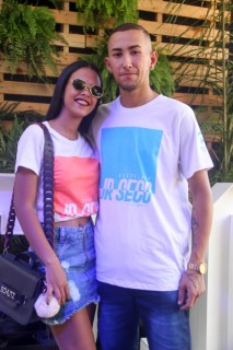 
<a style='margin-left: 5px;' class='btn btn-xs btn-social btn-facebook' href='https://www.facebook.com/sharer/sharer.php?u=https://www.galeramix.com.br/imagem/a114/800-800-90/conteudo/site_galerias/114/12-costelaco-junior-seco-silva-neto-canelinha-maiara-e-maraisa-galeramix-116.jpg' rel='popup' data-width='500' data-height='400'><i class='fa fa-facebook'></i>Compartilhar <span class='hidden-xs'>no Facebook</span>
</a> 
<a class='btn btn-default btn-xs' target='_blank' href='imagem/a114/800-800-90/conteudo/site_galerias/114/12-costelaco-junior-seco-silva-neto-canelinha-maiara-e-maraisa-galeramix-116.jpg'>
<span class='glyphicon glyphicon-cloud-download'></span> Salvar
</a>
