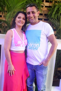 
<a style='margin-left: 5px;' class='btn btn-xs btn-social btn-facebook' href='https://www.facebook.com/sharer/sharer.php?u=https://www.galeramix.com.br/imagem/a114/800-800-90/conteudo/site_galerias/114/12-costelaco-junior-seco-silva-neto-canelinha-maiara-e-maraisa-galeramix-120.jpg' rel='popup' data-width='500' data-height='400'><i class='fa fa-facebook'></i>Compartilhar <span class='hidden-xs'>no Facebook</span>
</a> 
<a class='btn btn-default btn-xs' target='_blank' href='imagem/a114/800-800-90/conteudo/site_galerias/114/12-costelaco-junior-seco-silva-neto-canelinha-maiara-e-maraisa-galeramix-120.jpg'>
<span class='glyphicon glyphicon-cloud-download'></span> Salvar
</a>
