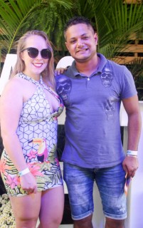 
<a style='margin-left: 5px;' class='btn btn-xs btn-social btn-facebook' href='https://www.facebook.com/sharer/sharer.php?u=https://www.galeramix.com.br/imagem/a114/800-800-90/conteudo/site_galerias/114/12-costelaco-junior-seco-silva-neto-canelinha-maiara-e-maraisa-galeramix-14.jpg' rel='popup' data-width='500' data-height='400'><i class='fa fa-facebook'></i>Compartilhar <span class='hidden-xs'>no Facebook</span>
</a> 
<a class='btn btn-default btn-xs' target='_blank' href='imagem/a114/800-800-90/conteudo/site_galerias/114/12-costelaco-junior-seco-silva-neto-canelinha-maiara-e-maraisa-galeramix-14.jpg'>
<span class='glyphicon glyphicon-cloud-download'></span> Salvar
</a>
