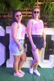 
<a style='margin-left: 5px;' class='btn btn-xs btn-social btn-facebook' href='https://www.facebook.com/sharer/sharer.php?u=https://www.galeramix.com.br/imagem/a114/800-800-90/conteudo/site_galerias/114/12-costelaco-junior-seco-silva-neto-canelinha-maiara-e-maraisa-galeramix-148.jpg' rel='popup' data-width='500' data-height='400'><i class='fa fa-facebook'></i>Compartilhar <span class='hidden-xs'>no Facebook</span>
</a> 
<a class='btn btn-default btn-xs' target='_blank' href='imagem/a114/800-800-90/conteudo/site_galerias/114/12-costelaco-junior-seco-silva-neto-canelinha-maiara-e-maraisa-galeramix-148.jpg'>
<span class='glyphicon glyphicon-cloud-download'></span> Salvar
</a>
