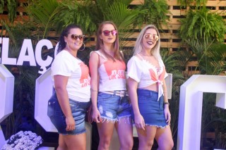 
<a style='margin-left: 5px;' class='btn btn-xs btn-social btn-facebook' href='https://www.facebook.com/sharer/sharer.php?u=https://www.galeramix.com.br/imagem/a114/800-800-90/conteudo/site_galerias/114/12-costelaco-junior-seco-silva-neto-canelinha-maiara-e-maraisa-galeramix-158.jpg' rel='popup' data-width='500' data-height='400'><i class='fa fa-facebook'></i>Compartilhar <span class='hidden-xs'>no Facebook</span>
</a> 
<a class='btn btn-default btn-xs' target='_blank' href='imagem/a114/800-800-90/conteudo/site_galerias/114/12-costelaco-junior-seco-silva-neto-canelinha-maiara-e-maraisa-galeramix-158.jpg'>
<span class='glyphicon glyphicon-cloud-download'></span> Salvar
</a>
