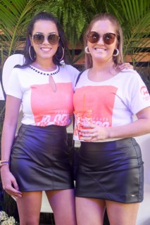 
<a style='margin-left: 5px;' class='btn btn-xs btn-social btn-facebook' href='https://www.facebook.com/sharer/sharer.php?u=https://www.galeramix.com.br/imagem/a114/800-800-90/conteudo/site_galerias/114/12-costelaco-junior-seco-silva-neto-canelinha-maiara-e-maraisa-galeramix-172.jpg' rel='popup' data-width='500' data-height='400'><i class='fa fa-facebook'></i>Compartilhar <span class='hidden-xs'>no Facebook</span>
</a> 
<a class='btn btn-default btn-xs' target='_blank' href='imagem/a114/800-800-90/conteudo/site_galerias/114/12-costelaco-junior-seco-silva-neto-canelinha-maiara-e-maraisa-galeramix-172.jpg'>
<span class='glyphicon glyphicon-cloud-download'></span> Salvar
</a>
