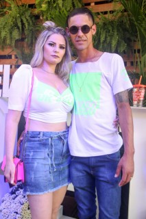 
<a style='margin-left: 5px;' class='btn btn-xs btn-social btn-facebook' href='https://www.facebook.com/sharer/sharer.php?u=https://www.galeramix.com.br/imagem/a114/800-800-90/conteudo/site_galerias/114/12-costelaco-junior-seco-silva-neto-canelinha-maiara-e-maraisa-galeramix-175.jpg' rel='popup' data-width='500' data-height='400'><i class='fa fa-facebook'></i>Compartilhar <span class='hidden-xs'>no Facebook</span>
</a> 
<a class='btn btn-default btn-xs' target='_blank' href='imagem/a114/800-800-90/conteudo/site_galerias/114/12-costelaco-junior-seco-silva-neto-canelinha-maiara-e-maraisa-galeramix-175.jpg'>
<span class='glyphicon glyphicon-cloud-download'></span> Salvar
</a>
