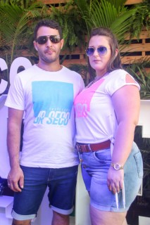 
<a style='margin-left: 5px;' class='btn btn-xs btn-social btn-facebook' href='https://www.facebook.com/sharer/sharer.php?u=https://www.galeramix.com.br/imagem/a114/800-800-90/conteudo/site_galerias/114/12-costelaco-junior-seco-silva-neto-canelinha-maiara-e-maraisa-galeramix-181.jpg' rel='popup' data-width='500' data-height='400'><i class='fa fa-facebook'></i>Compartilhar <span class='hidden-xs'>no Facebook</span>
</a> 
<a class='btn btn-default btn-xs' target='_blank' href='imagem/a114/800-800-90/conteudo/site_galerias/114/12-costelaco-junior-seco-silva-neto-canelinha-maiara-e-maraisa-galeramix-181.jpg'>
<span class='glyphicon glyphicon-cloud-download'></span> Salvar
</a>
