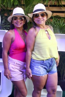 
<a style='margin-left: 5px;' class='btn btn-xs btn-social btn-facebook' href='https://www.facebook.com/sharer/sharer.php?u=https://www.galeramix.com.br/imagem/a114/800-800-90/conteudo/site_galerias/114/12-costelaco-junior-seco-silva-neto-canelinha-maiara-e-maraisa-galeramix-183.jpg' rel='popup' data-width='500' data-height='400'><i class='fa fa-facebook'></i>Compartilhar <span class='hidden-xs'>no Facebook</span>
</a> 
<a class='btn btn-default btn-xs' target='_blank' href='imagem/a114/800-800-90/conteudo/site_galerias/114/12-costelaco-junior-seco-silva-neto-canelinha-maiara-e-maraisa-galeramix-183.jpg'>
<span class='glyphicon glyphicon-cloud-download'></span> Salvar
</a>
