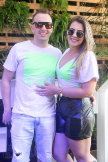 
<a style='margin-left: 5px;' class='btn btn-xs btn-social btn-facebook' href='https://www.facebook.com/sharer/sharer.php?u=https://www.galeramix.com.br/imagem/a114/800-800-90/conteudo/site_galerias/114/12-costelaco-junior-seco-silva-neto-canelinha-maiara-e-maraisa-galeramix-185.jpg' rel='popup' data-width='500' data-height='400'><i class='fa fa-facebook'></i>Compartilhar <span class='hidden-xs'>no Facebook</span>
</a> 
<a class='btn btn-default btn-xs' target='_blank' href='imagem/a114/800-800-90/conteudo/site_galerias/114/12-costelaco-junior-seco-silva-neto-canelinha-maiara-e-maraisa-galeramix-185.jpg'>
<span class='glyphicon glyphicon-cloud-download'></span> Salvar
</a>
