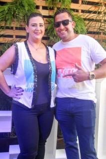 
<a style='margin-left: 5px;' class='btn btn-xs btn-social btn-facebook' href='https://www.facebook.com/sharer/sharer.php?u=https://www.galeramix.com.br/imagem/a114/800-800-90/conteudo/site_galerias/114/12-costelaco-junior-seco-silva-neto-canelinha-maiara-e-maraisa-galeramix-186.jpg' rel='popup' data-width='500' data-height='400'><i class='fa fa-facebook'></i>Compartilhar <span class='hidden-xs'>no Facebook</span>
</a> 
<a class='btn btn-default btn-xs' target='_blank' href='imagem/a114/800-800-90/conteudo/site_galerias/114/12-costelaco-junior-seco-silva-neto-canelinha-maiara-e-maraisa-galeramix-186.jpg'>
<span class='glyphicon glyphicon-cloud-download'></span> Salvar
</a>
