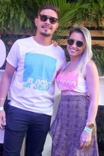 
<a style='margin-left: 5px;' class='btn btn-xs btn-social btn-facebook' href='https://www.facebook.com/sharer/sharer.php?u=https://www.galeramix.com.br/imagem/a114/800-800-90/conteudo/site_galerias/114/12-costelaco-junior-seco-silva-neto-canelinha-maiara-e-maraisa-galeramix-190.jpg' rel='popup' data-width='500' data-height='400'><i class='fa fa-facebook'></i>Compartilhar <span class='hidden-xs'>no Facebook</span>
</a> 
<a class='btn btn-default btn-xs' target='_blank' href='imagem/a114/800-800-90/conteudo/site_galerias/114/12-costelaco-junior-seco-silva-neto-canelinha-maiara-e-maraisa-galeramix-190.jpg'>
<span class='glyphicon glyphicon-cloud-download'></span> Salvar
</a>
