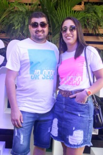 
<a style='margin-left: 5px;' class='btn btn-xs btn-social btn-facebook' href='https://www.facebook.com/sharer/sharer.php?u=https://www.galeramix.com.br/imagem/a114/800-800-90/conteudo/site_galerias/114/12-costelaco-junior-seco-silva-neto-canelinha-maiara-e-maraisa-galeramix-191.jpg' rel='popup' data-width='500' data-height='400'><i class='fa fa-facebook'></i>Compartilhar <span class='hidden-xs'>no Facebook</span>
</a> 
<a class='btn btn-default btn-xs' target='_blank' href='imagem/a114/800-800-90/conteudo/site_galerias/114/12-costelaco-junior-seco-silva-neto-canelinha-maiara-e-maraisa-galeramix-191.jpg'>
<span class='glyphicon glyphicon-cloud-download'></span> Salvar
</a>
