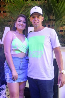 
<a style='margin-left: 5px;' class='btn btn-xs btn-social btn-facebook' href='https://www.facebook.com/sharer/sharer.php?u=https://www.galeramix.com.br/imagem/a114/800-800-90/conteudo/site_galerias/114/12-costelaco-junior-seco-silva-neto-canelinha-maiara-e-maraisa-galeramix-195.jpg' rel='popup' data-width='500' data-height='400'><i class='fa fa-facebook'></i>Compartilhar <span class='hidden-xs'>no Facebook</span>
</a> 
<a class='btn btn-default btn-xs' target='_blank' href='imagem/a114/800-800-90/conteudo/site_galerias/114/12-costelaco-junior-seco-silva-neto-canelinha-maiara-e-maraisa-galeramix-195.jpg'>
<span class='glyphicon glyphicon-cloud-download'></span> Salvar
</a>
