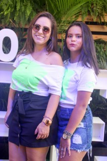 
<a style='margin-left: 5px;' class='btn btn-xs btn-social btn-facebook' href='https://www.facebook.com/sharer/sharer.php?u=https://www.galeramix.com.br/imagem/a114/800-800-90/conteudo/site_galerias/114/12-costelaco-junior-seco-silva-neto-canelinha-maiara-e-maraisa-galeramix-198.jpg' rel='popup' data-width='500' data-height='400'><i class='fa fa-facebook'></i>Compartilhar <span class='hidden-xs'>no Facebook</span>
</a> 
<a class='btn btn-default btn-xs' target='_blank' href='imagem/a114/800-800-90/conteudo/site_galerias/114/12-costelaco-junior-seco-silva-neto-canelinha-maiara-e-maraisa-galeramix-198.jpg'>
<span class='glyphicon glyphicon-cloud-download'></span> Salvar
</a>
