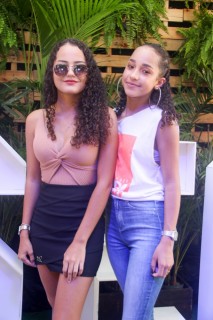 
<a style='margin-left: 5px;' class='btn btn-xs btn-social btn-facebook' href='https://www.facebook.com/sharer/sharer.php?u=https://www.galeramix.com.br/imagem/a114/800-800-90/conteudo/site_galerias/114/12-costelaco-junior-seco-silva-neto-canelinha-maiara-e-maraisa-galeramix-20.jpg' rel='popup' data-width='500' data-height='400'><i class='fa fa-facebook'></i>Compartilhar <span class='hidden-xs'>no Facebook</span>
</a> 
<a class='btn btn-default btn-xs' target='_blank' href='imagem/a114/800-800-90/conteudo/site_galerias/114/12-costelaco-junior-seco-silva-neto-canelinha-maiara-e-maraisa-galeramix-20.jpg'>
<span class='glyphicon glyphicon-cloud-download'></span> Salvar
</a>
