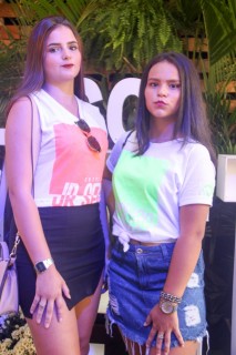 
<a style='margin-left: 5px;' class='btn btn-xs btn-social btn-facebook' href='https://www.facebook.com/sharer/sharer.php?u=https://www.galeramix.com.br/imagem/a114/800-800-90/conteudo/site_galerias/114/12-costelaco-junior-seco-silva-neto-canelinha-maiara-e-maraisa-galeramix-200.jpg' rel='popup' data-width='500' data-height='400'><i class='fa fa-facebook'></i>Compartilhar <span class='hidden-xs'>no Facebook</span>
</a> 
<a class='btn btn-default btn-xs' target='_blank' href='imagem/a114/800-800-90/conteudo/site_galerias/114/12-costelaco-junior-seco-silva-neto-canelinha-maiara-e-maraisa-galeramix-200.jpg'>
<span class='glyphicon glyphicon-cloud-download'></span> Salvar
</a>
