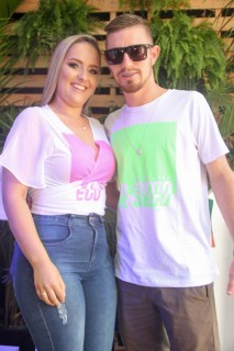 
<a style='margin-left: 5px;' class='btn btn-xs btn-social btn-facebook' href='https://www.facebook.com/sharer/sharer.php?u=https://www.galeramix.com.br/imagem/a114/800-800-90/conteudo/site_galerias/114/12-costelaco-junior-seco-silva-neto-canelinha-maiara-e-maraisa-galeramix-206.jpg' rel='popup' data-width='500' data-height='400'><i class='fa fa-facebook'></i>Compartilhar <span class='hidden-xs'>no Facebook</span>
</a> 
<a class='btn btn-default btn-xs' target='_blank' href='imagem/a114/800-800-90/conteudo/site_galerias/114/12-costelaco-junior-seco-silva-neto-canelinha-maiara-e-maraisa-galeramix-206.jpg'>
<span class='glyphicon glyphicon-cloud-download'></span> Salvar
</a>
