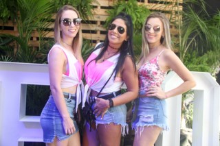 
<a style='margin-left: 5px;' class='btn btn-xs btn-social btn-facebook' href='https://www.facebook.com/sharer/sharer.php?u=https://www.galeramix.com.br/imagem/a114/800-800-90/conteudo/site_galerias/114/12-costelaco-junior-seco-silva-neto-canelinha-maiara-e-maraisa-galeramix-207.jpg' rel='popup' data-width='500' data-height='400'><i class='fa fa-facebook'></i>Compartilhar <span class='hidden-xs'>no Facebook</span>
</a> 
<a class='btn btn-default btn-xs' target='_blank' href='imagem/a114/800-800-90/conteudo/site_galerias/114/12-costelaco-junior-seco-silva-neto-canelinha-maiara-e-maraisa-galeramix-207.jpg'>
<span class='glyphicon glyphicon-cloud-download'></span> Salvar
</a>
