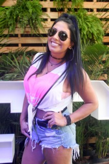 
<a style='margin-left: 5px;' class='btn btn-xs btn-social btn-facebook' href='https://www.facebook.com/sharer/sharer.php?u=https://www.galeramix.com.br/imagem/a114/800-800-90/conteudo/site_galerias/114/12-costelaco-junior-seco-silva-neto-canelinha-maiara-e-maraisa-galeramix-208.jpg' rel='popup' data-width='500' data-height='400'><i class='fa fa-facebook'></i>Compartilhar <span class='hidden-xs'>no Facebook</span>
</a> 
<a class='btn btn-default btn-xs' target='_blank' href='imagem/a114/800-800-90/conteudo/site_galerias/114/12-costelaco-junior-seco-silva-neto-canelinha-maiara-e-maraisa-galeramix-208.jpg'>
<span class='glyphicon glyphicon-cloud-download'></span> Salvar
</a>
